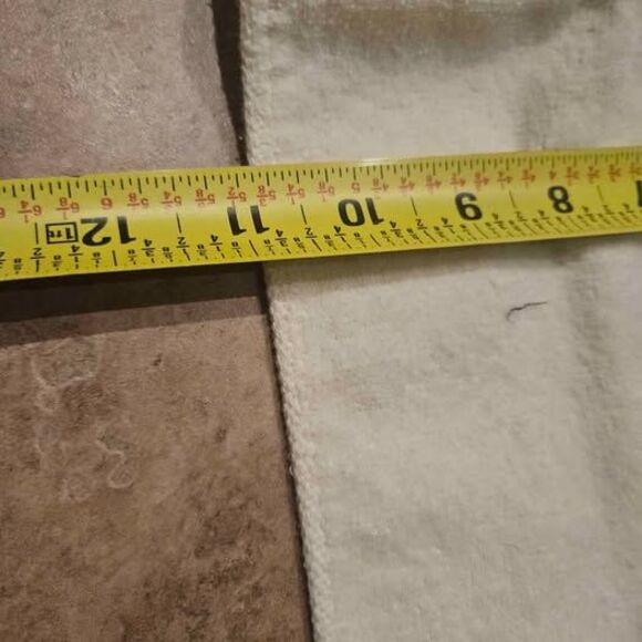 Set of 2 Christmas Embroidered White Hand Towels - Picture 8 of 8